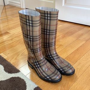 Barely worn Burberry rain boots